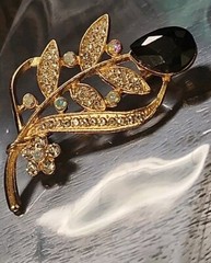 Gold Toned Plant Leaf Brooch Women Pin Jewelry Accessory – Exact Shown – Mint