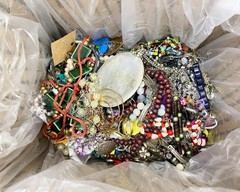 14+ Lb Lot Vintage-Now Costume Junk Jewelry Parts Scrap Beads Earrings Crafts