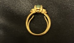 Vintage Avon Gold Tone Oval Green Jade Stone Ring. Beautiful For Any Occasion