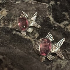 PAIR (2) Vntg DANECRAFT STERLING & Faceted Amethyst Fish Brooches 1” NICE EUC
