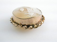 Antique Unmarked Goldtone Metal Carved Shell Cameo Landscape Scene Pin AS IS