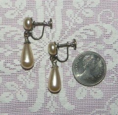 BEAUTIFUL VTG. LAVENDER AURORA BOREALIS & FAUX PEARL BEAD NECKLACE & EARRING SET