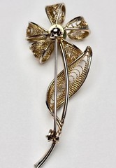 Vintage Silver Filigree Flower Brooch GoldJadite Green Round Stone Prong Setting