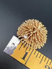 Vintage Round Goldtone Sea Anemone Pin w/ Rhinestone Marked B 127P