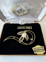 Vintage Brooch Pin Cultura Pearl Gold Tone Filigree Jewelry With Box 2.5”