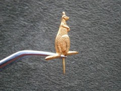 Kangaroo Australia Vintage Goldtone SHORT Stick Pin Lapel Pin