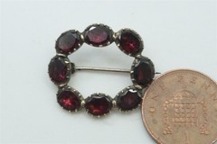 GOLD GARNET CIRCLET BROOCH – ANTIQUE ENGLISH c1830