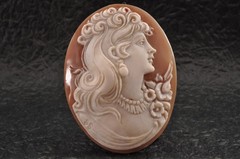 Vintage shell cameo, “The Girl with the Necklace” (60.0ct) sign by artist, Case.