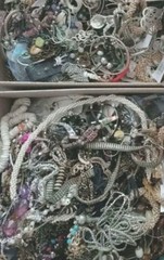 4 Pounds Jewelry Costume Vintage Mix LBS necklaces bracelets pins rings etc lbs