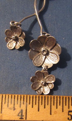 VINTAGE STERLING SILVER ASYMMETRICAL 3D FLOWER FLORAL DANGLE NECKLACE 18” CHAIN
