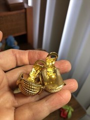 Vintage I.N.A.R Gold tone Ribbed Scalloped Clip on Earrings 15.3g, 1 1/8″ Italy