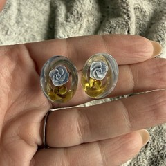 Vintage REAL FLOWERS Acrylic Lucite Earrings Clip On Purple Floral Art Nouveau
