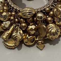 VTG Cha Cha charm/bead cluster expansion bracelet. Dangle silvertone beads. J-37