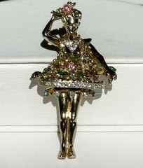 Vintage Coro Pegasus Flower Girl Seller Brooch W/ Rhinestones