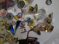 1 LB 9 OZ Vintage Brooch Pin Button Collection lot Lapel Tie Tack HAT Pinback