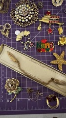 Vintage Costume Gold tone Mix Metals 28 Pieces Brooch Lot