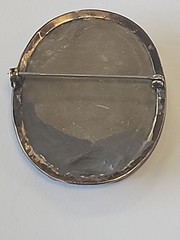 VINTAGE GREY OVAL CAMEO WITH GOLD TRIMMING