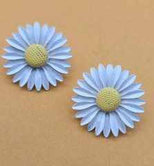 Vintage Daisy Flower Enamel Metal Clip On Earrings Retro Groovy Hippy Ecclectic