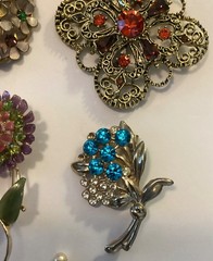 Vintage 16 Piece Brooch/Pin Lot Avon/ Winard/SCoventry/Anselle/Rhinestone Other
