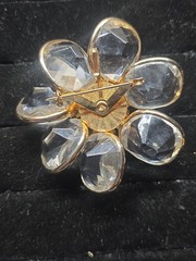 VINTAGE SWAROVSKI FLOWER DAISY GOLD PLATED BROOCH W/ CLEAR RHINESTONE SETTINGS