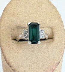 Beautiful Vtg Avon Park East Faux Green Emerald & Rhinestone Ring Sz 4-5.5