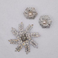 Sarah Coventry Jewelry Set. Clip On Earrings & Brooch Silver tone Rhinestones