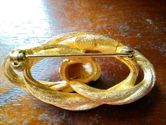 CHRISTIAN DIOR 1974 GERMAN BRUSHED GOLD TONE BROOCH PIN GIFT FOR HER MOM MOTHER