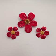 VTG Bright Red-Gold Metal Enamel Flower Power Brooch & Clip On Earring Set