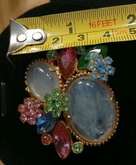 Exquisite Opaline Glass Cabochon Flower Daisy Forget Me Not Gold tone Brooch