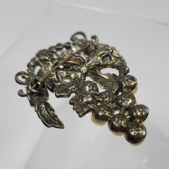 VINTAGE UNSIGNED GRAPE CLUSTER with vine leaves FAUX PEARL BROOCH PIN Art deco