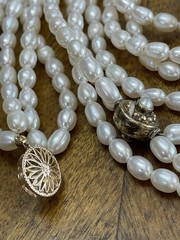 Vintage 4strand Freshwater Rice Pearl Necklace. 14/20 Floral Clasp. 104g