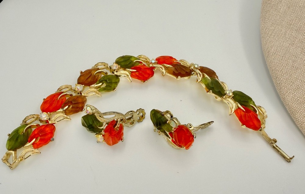 mid century jelly lucite goldtone leaves bracelet earring set orange green & ab