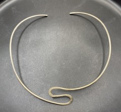 Vintage Sterling Silver S-Neck Twisted Center Collar Choker Necklace
