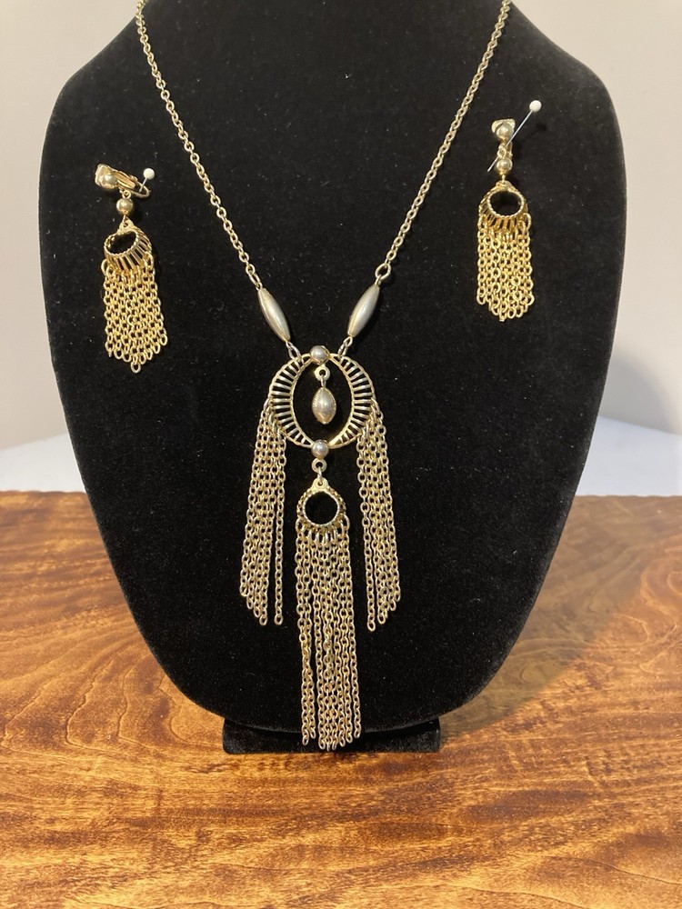 Vintage Gold Tone Fringe Tassel 21 in Necklace & Matching Earrings