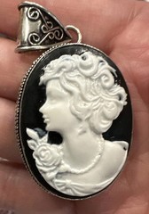 VTG Resin Sterling Left Facing Black & White Cameo Pendant Costume Jewelry
