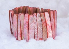 Vintage 1.75″ high Pink Abalone shell bracelet with stretch