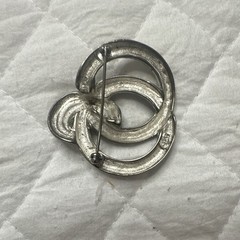 Vintage Silver Tone Knot Brooch Pin, Unisex Adults Fashion Jewelry