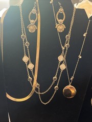 Jewelry lot Gold Tone Estate Finds Vtg To Now Necklaces Chains Bracelets Fashion