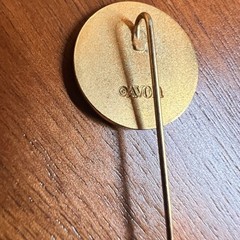 Vintage Avon Pin – Presidents Club Gold Top Seller Brooch Pin 1982