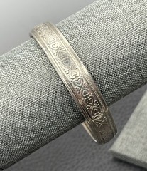 Vintage Heart Pattern Boho Love Silver Tone 11.5MM Bangle Bracelet 8”
