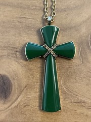 VTG 1975 Avon Juliet Green Lucite Cross Necklace Gold Tone Faux Jade Nice Gift