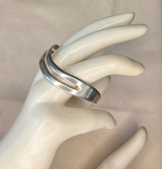 Solid Sterling Silver Vtg Mexico 2 Row Cuff Bracelet Signed AT w/ Beehive 18.7g