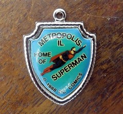 Vintage silver ILLINOIS METROPOLIS SUPERMAN DC COMICS TRAVEL SHIELD charm 4-8