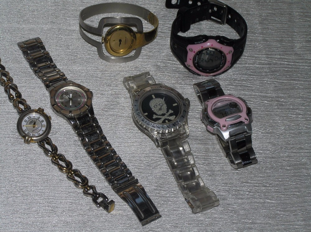 Estate Lot of 6 Silvertone Mixed Metal Clear Black & Pink Plastic Digital & Not
