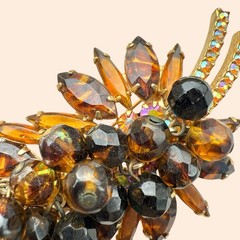 BOOK PIECE JULIANA D&E TORTOISE STRIPED RHINESTONE BEADS CHA CHA LEAF BROOCH