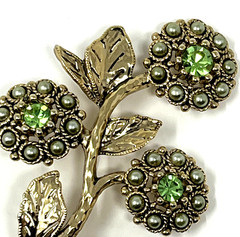 Liz Claiborne Pearl Flower brooch Signed LC Green Rhinestone