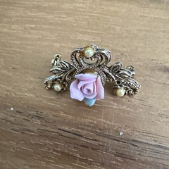 Vintage Gold-Tone Bisque Porcelain Rose Brooch Trendy Coquette Faux Pearls