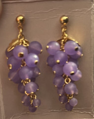 Vintage grape cluster pierced purple with gold tone dangle earrings.