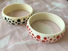 Avon Set of 2 Vintage Cream Plastic Bangle Bracelet’s With Polka Dots