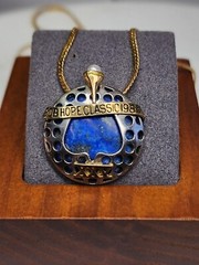 Vtg Bob Hope Desert Classic 1984 Lapis Lazuli Pendant with 18″ Chain Gold-tone